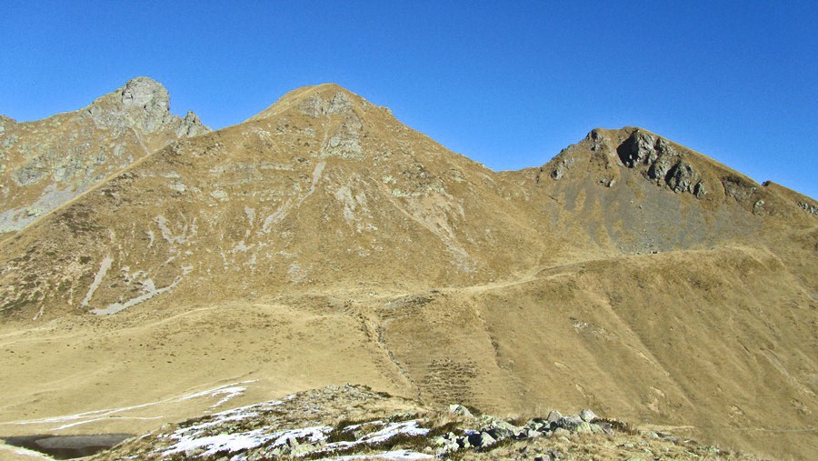 walkinpiedmont-escursioni-trekking-ciaspole-mtb-Monte-Avaro