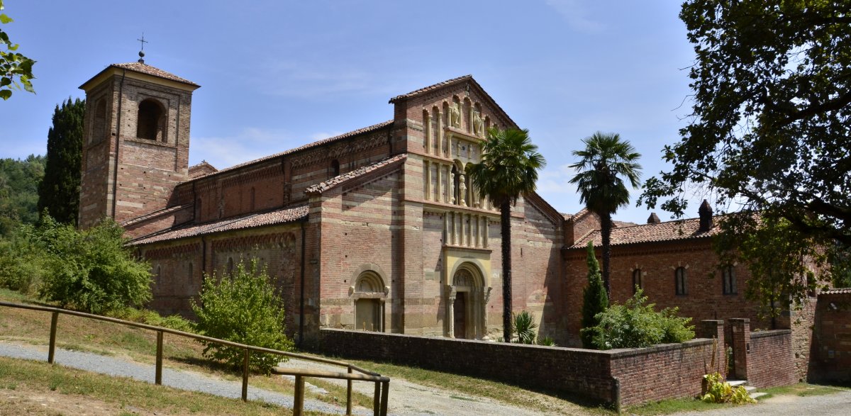 walkinpiedmont-escursioni-trekking-ciaspole-mtb-Abbazia-Vezzolano