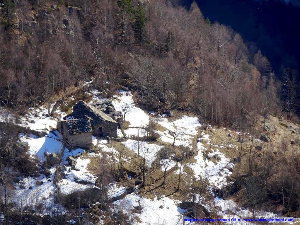 walkinpiedmont-escursioni-trekking-ciaspole-mtb-capodanno-rifugio-noaschetta-Case-Sengie